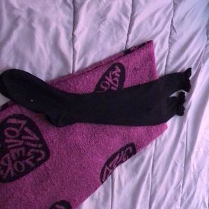 Kneel high lace socks